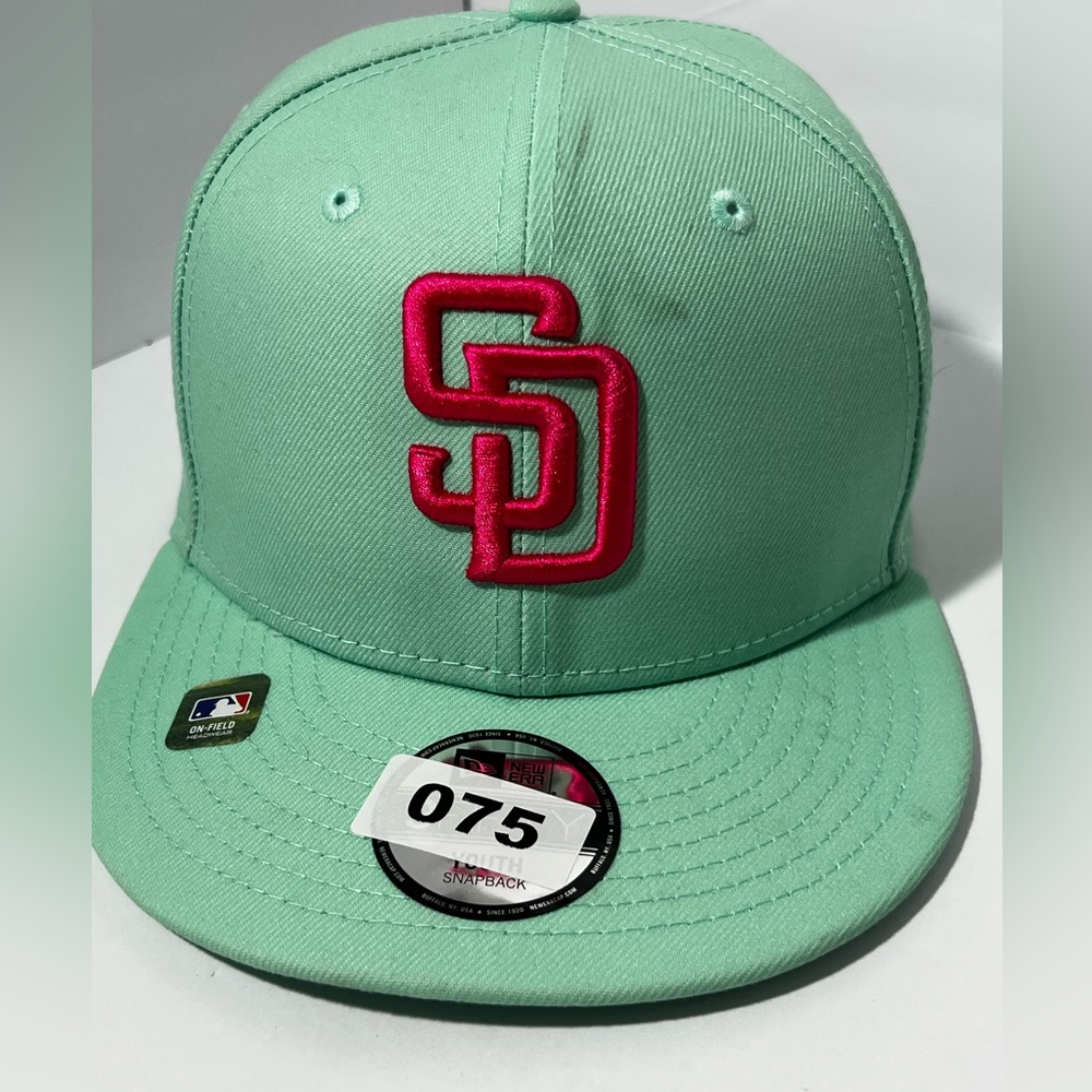 New Era 9FIFTY San Diego Padres Snapback Hat Mint Green Pink‎ Logo Youth blemish